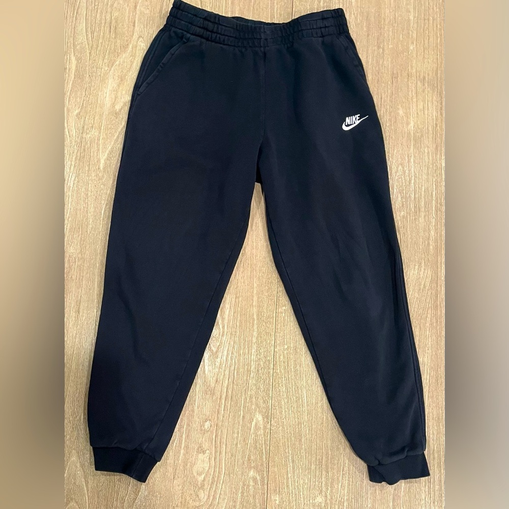 Nike Sportswear Club Fleece Joggers Boys XL Black Tapered Drawstring